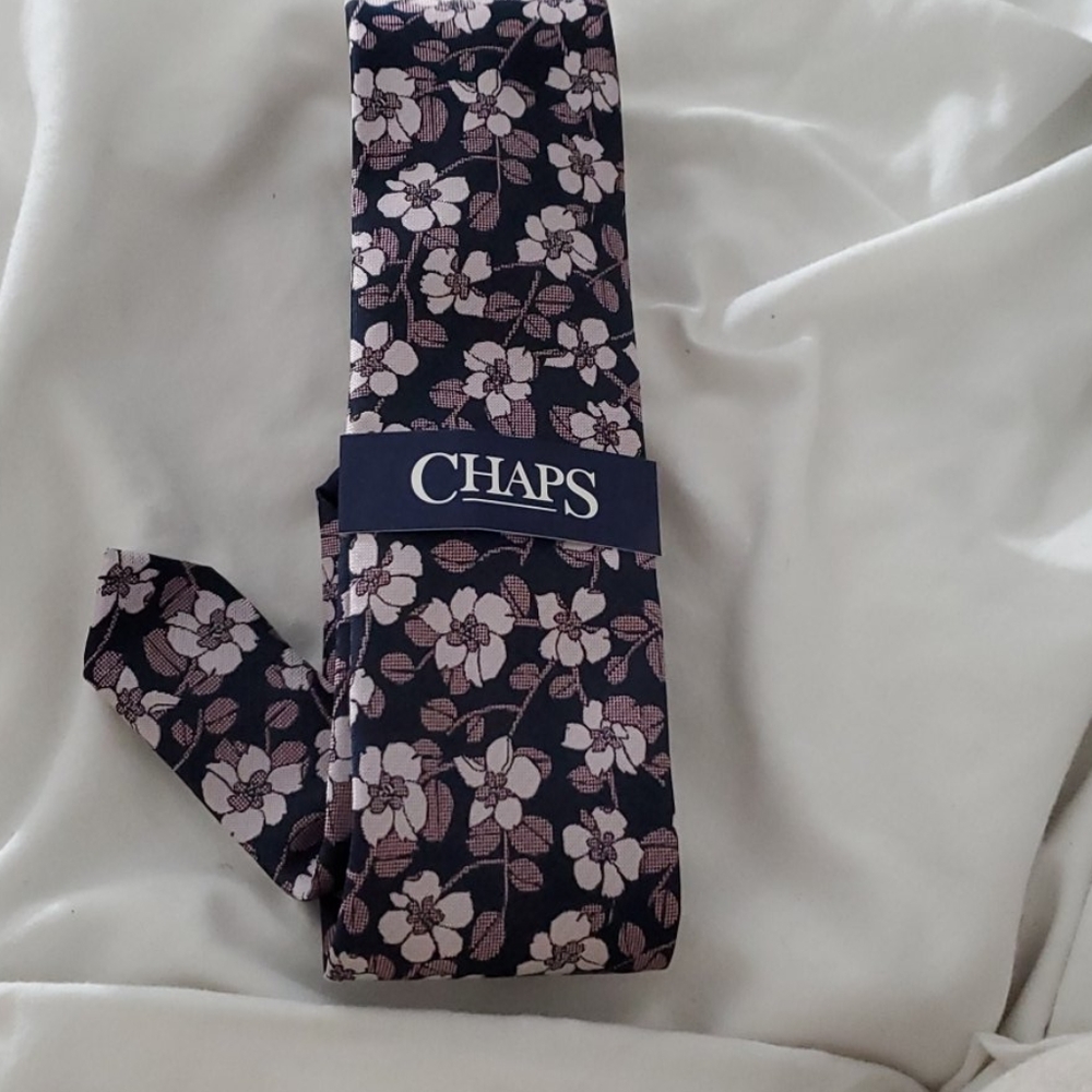 New Men's CHAPS Necktie